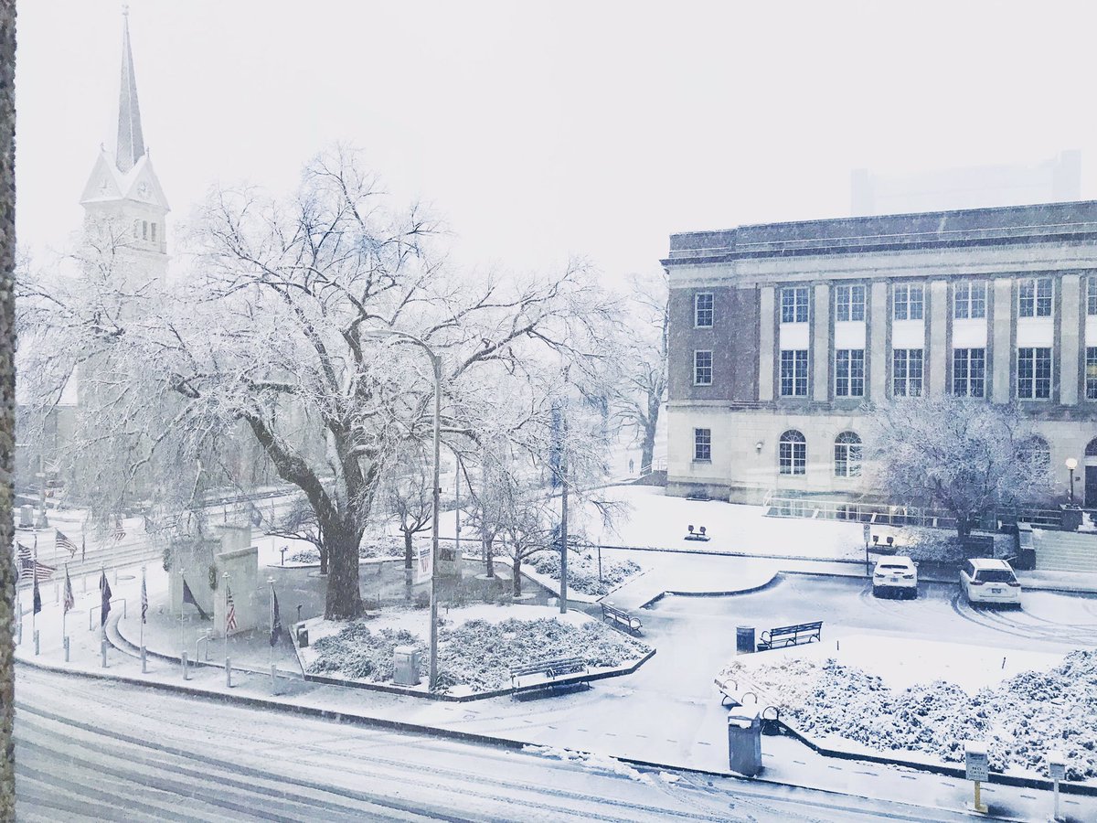 City_of_Roanoke's tweet photo. It’s our first snow of the season❄️. Send us your #snowanoke pictures today! #WeAreRoanoke https://t.co/hyYupSHfqv