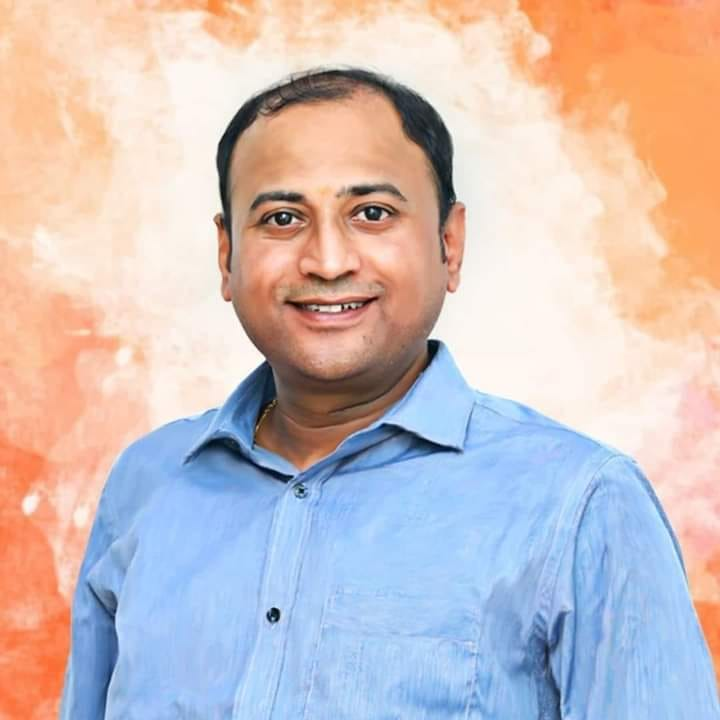 BSChandra4BJP's tweet photo. బిజెపి ఐటి &amp; సోషల్ మీడియా స్టేట్ కో- కన్వీనర్
సతీష్ చంద్ర ను నిర్మల్ లో అరెస్ట్ చేసిన పోలీసులు, సోషల్ మీడియా వేదికగా కేసీఆర్ ప్రభుత్వాన్ని విమర్శించినందుకు. ఎటువంటి సమాచారం గాని కనీసం నోటీసు గాని ఇవ్వకుండా అరెస్ట్..
#ఆందోళనలో_సతీష్_చంద్ర_అన్న_కుటుంబ_సభ్యులు
#TeamSatishChandraAnna https://t.co/Hgz0HFFi1p