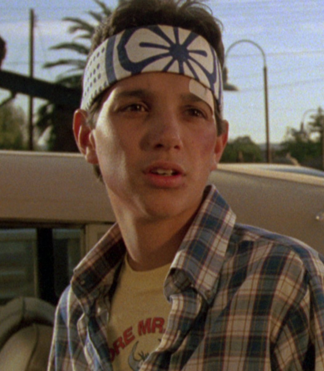 NetflixGeeked's tweet photo. 1984 vs 2021: COBRA KAI edition https://t.co/VPfVckvXqX