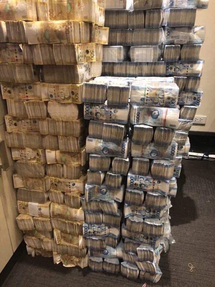 rebbieuxn's tweet image. manifest to have these in 2022 ✨✨✨