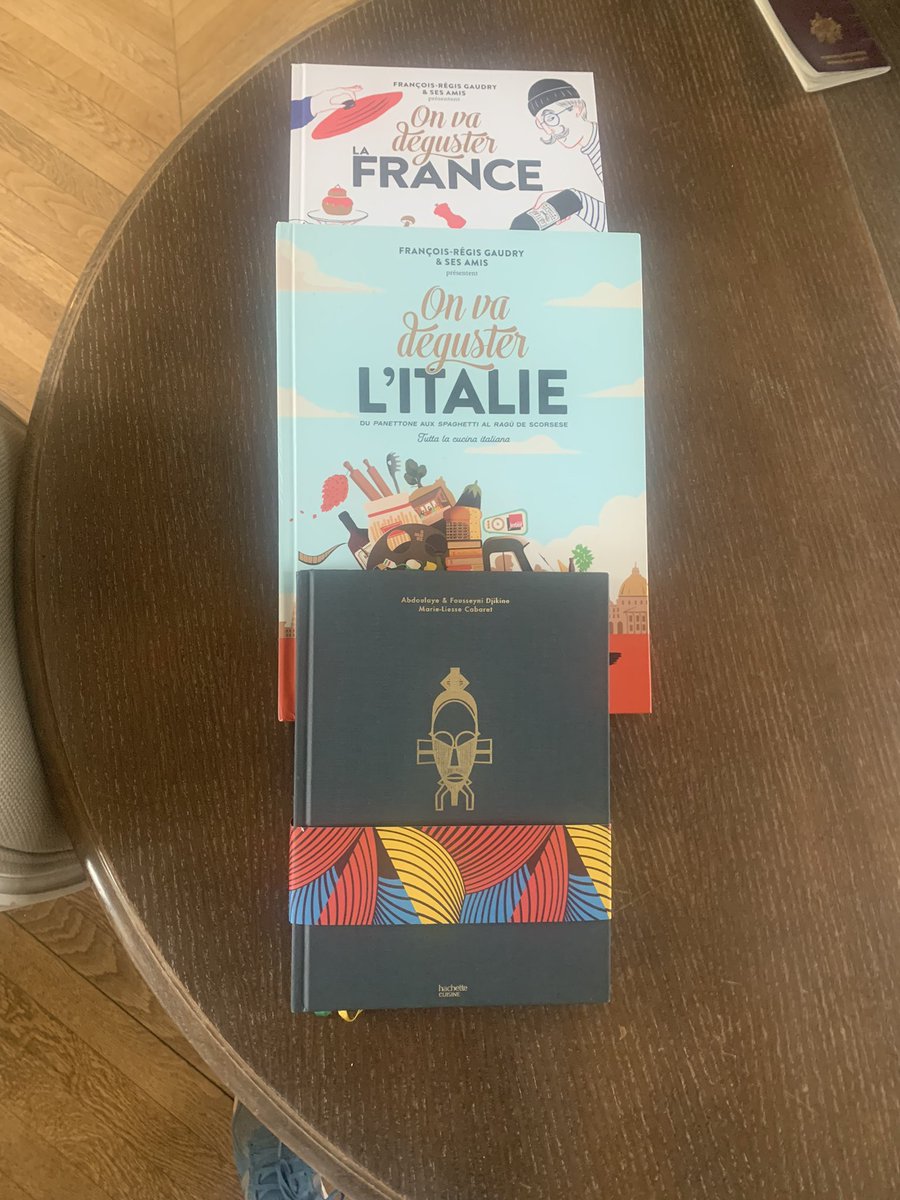 wikitail's tweet photo. @frgaudry un très bel ouvrage de cuisine Malienne par Abdoulaye et Fousseyni Djikine avec la collaboration de Marie Liesse Cabaret. Lisez en particulier la partie sur comment manger avec les mains https://t.co/EscfJeMy19