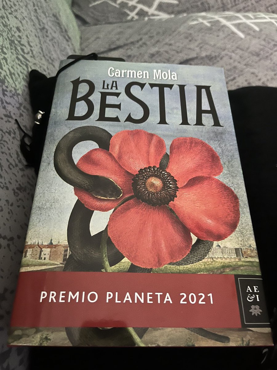 JoseMascarell's tweet photo. @SalamandraEd Regalo de mi hija 😍 

Aprovechando, para cuando 1795?

#conmuchasganas https://t.co/jSfNs37fYa