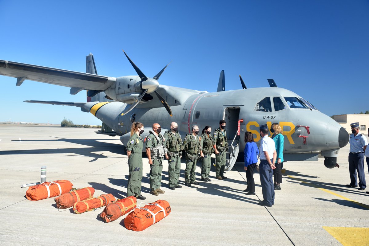 Defensagob's tweet photo. El #Ala46 y el #GRUALERCON de la #BAGando del @EjercitoAire tuvieron una intensa labor en la #ErupcionLaPalma, llevando a cabo operaciones de transporte, salvamento y rescate y vigilancia del espacio aéreo, "haciendo un trabajo esencial y magnífico".
➡️ https://t.co/kIg05lOaF7 https://t.co/efI2iuXslE