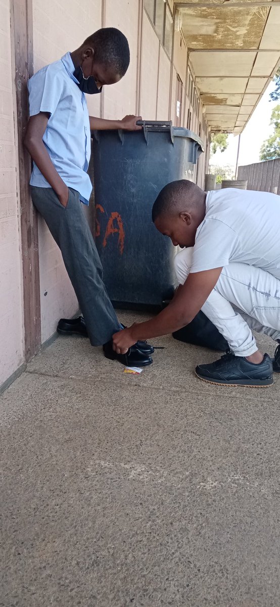 As schools are about to reopened not all the kids will have the luxury of having new school shoes

Therefore we as kasi hero will be traveling the country donating upto 700 school shoes in 8 schools in the upcoming weeks

If you have a kombi may you kindly borrow us for 4 days 🙏