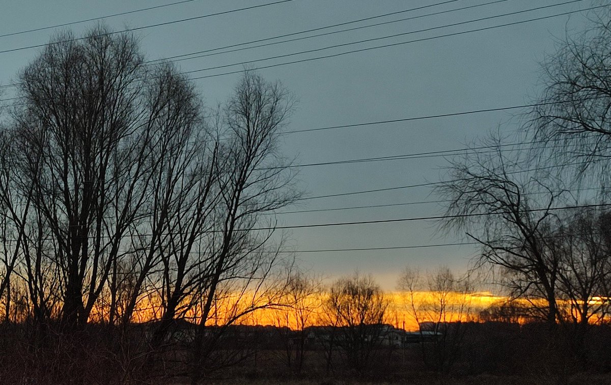 ropaark's tweet image. я конечно не фотограф, но ежедневные фото неба обещала. это вчерашняя фотка.