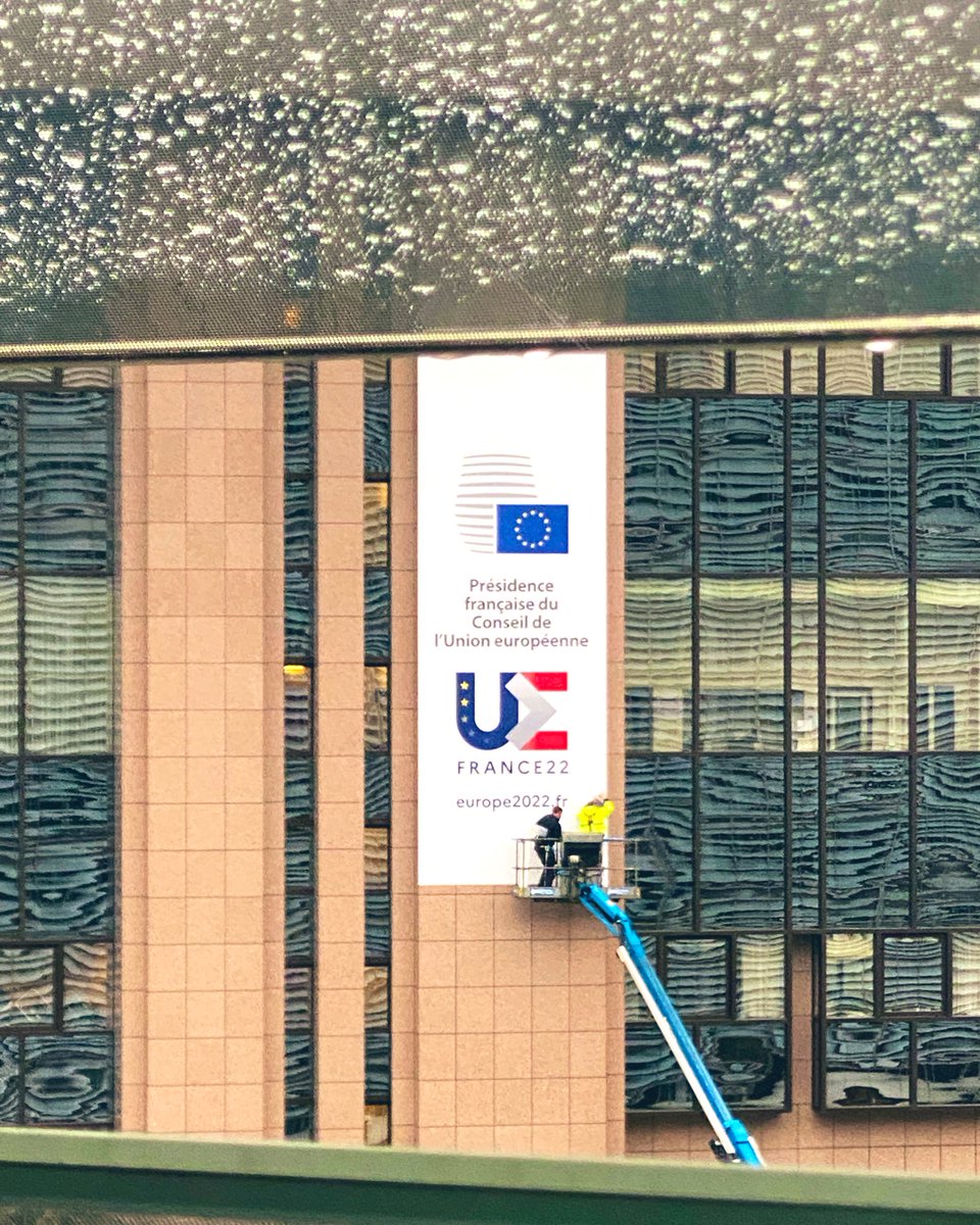 mapimenen's tweet photo. La France prend la Présidence tournante du @EUCouncil. Le slogan de @Europe2022FR est: "Relance, puissance et appartenance" #PFUE2022 #EU2022FR https://t.co/MNVrjLZq9X