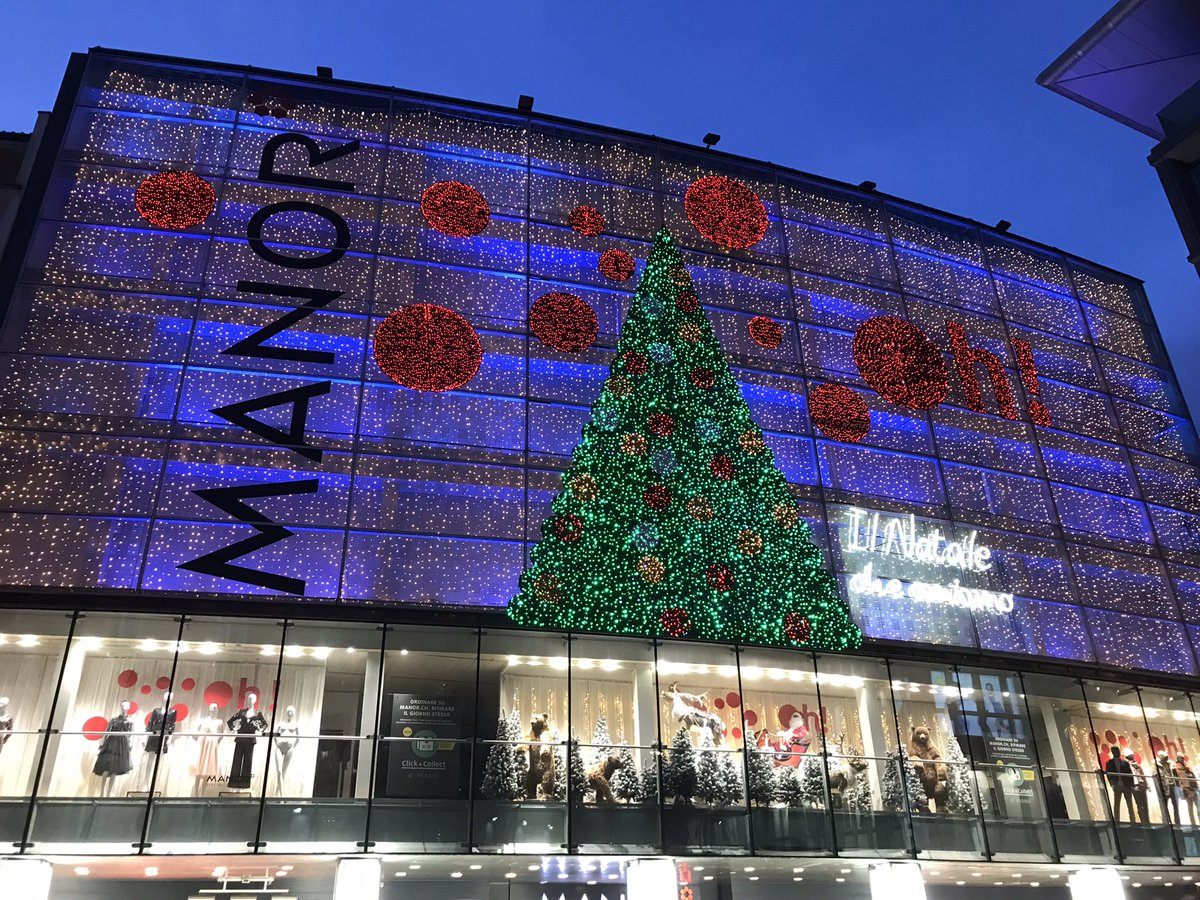 elly_lakes's tweet photo. PCR Test negative! Jack and I will fly back to Japan in a couple of hours ✈️ Yesterday Lugano said goodbye to us with its beautiful Christmas lights ✨ Let’s start this new year, the one of the tiger, roaring! 🐯

#ellylakes #backtojapan #あけおめ https://t.co/MRXxdR6kIB