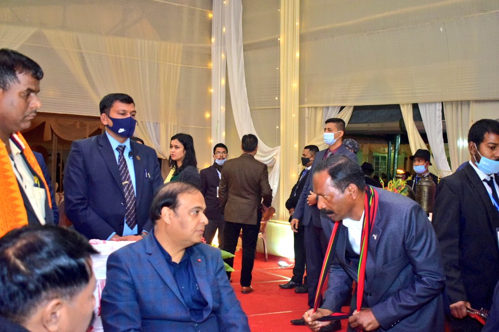 sanjoykishan1's tweet photo. Today, briefly discussed about resolving the Madarkhat T.E issues with HCM Dr. @himantabiswa sir, Union MoS @Rameswar_Teli ji, Fellow Minister @ATULBORA2 Ji, Pawan Singh Ghatowar da &amp; MLA @terosh3 ji at Zaloni Club. I described HCM about steps taken by @teatribeassam &amp; LW Deptts. https://t.co/2T95rkoIhG