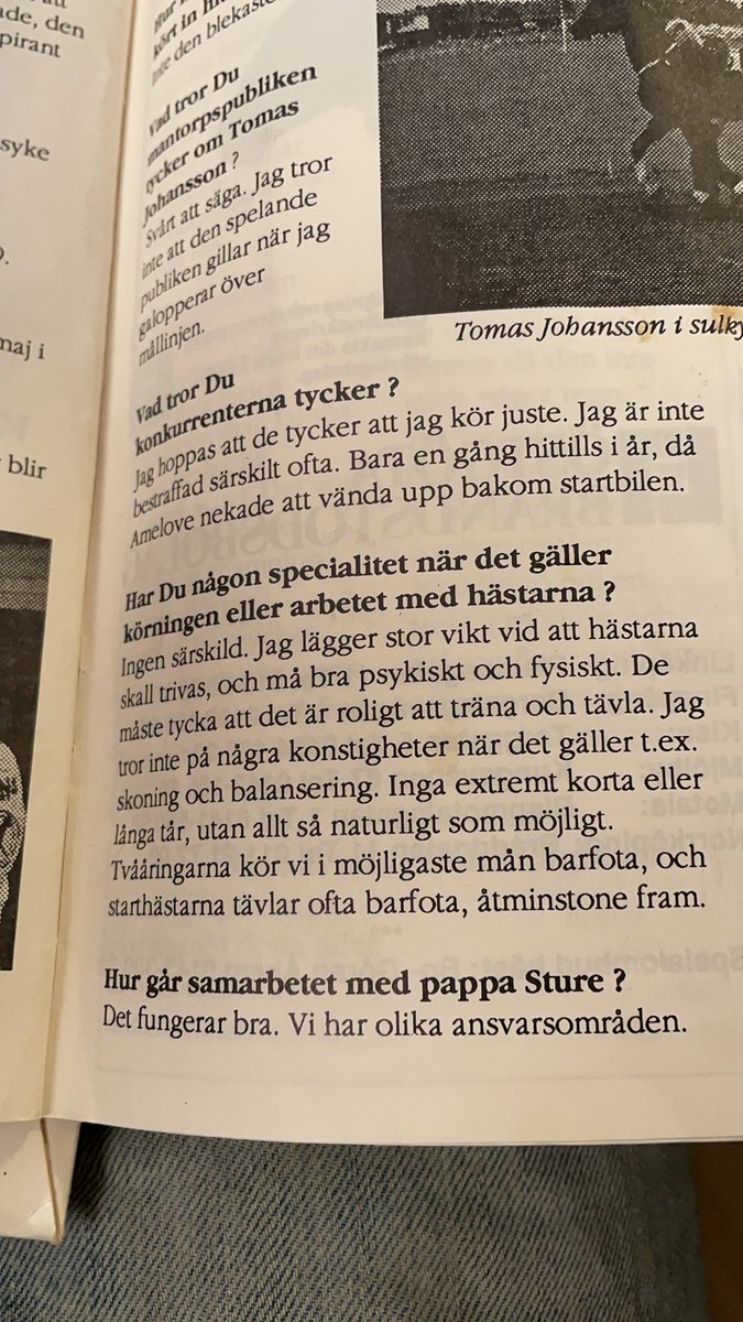Städar skrivbordslådor och hittar gammalt reportage från 1990, inser att man inte utvecklats med åren.   #barfota