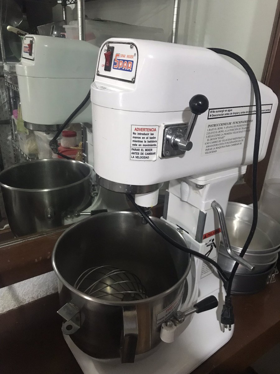 artedaga's tweet photo. Vendo equipo:
Batidora Alpha 8 litros
Horno convección eléctrico a 110 volts con 4 charolas
60 largo x 66 prof x 50 alto
Congelador 7 pies
Congelador 11 pies
Carrito harina o azúcar 
Mensaje directo https://t.co/i5GaixW0ik