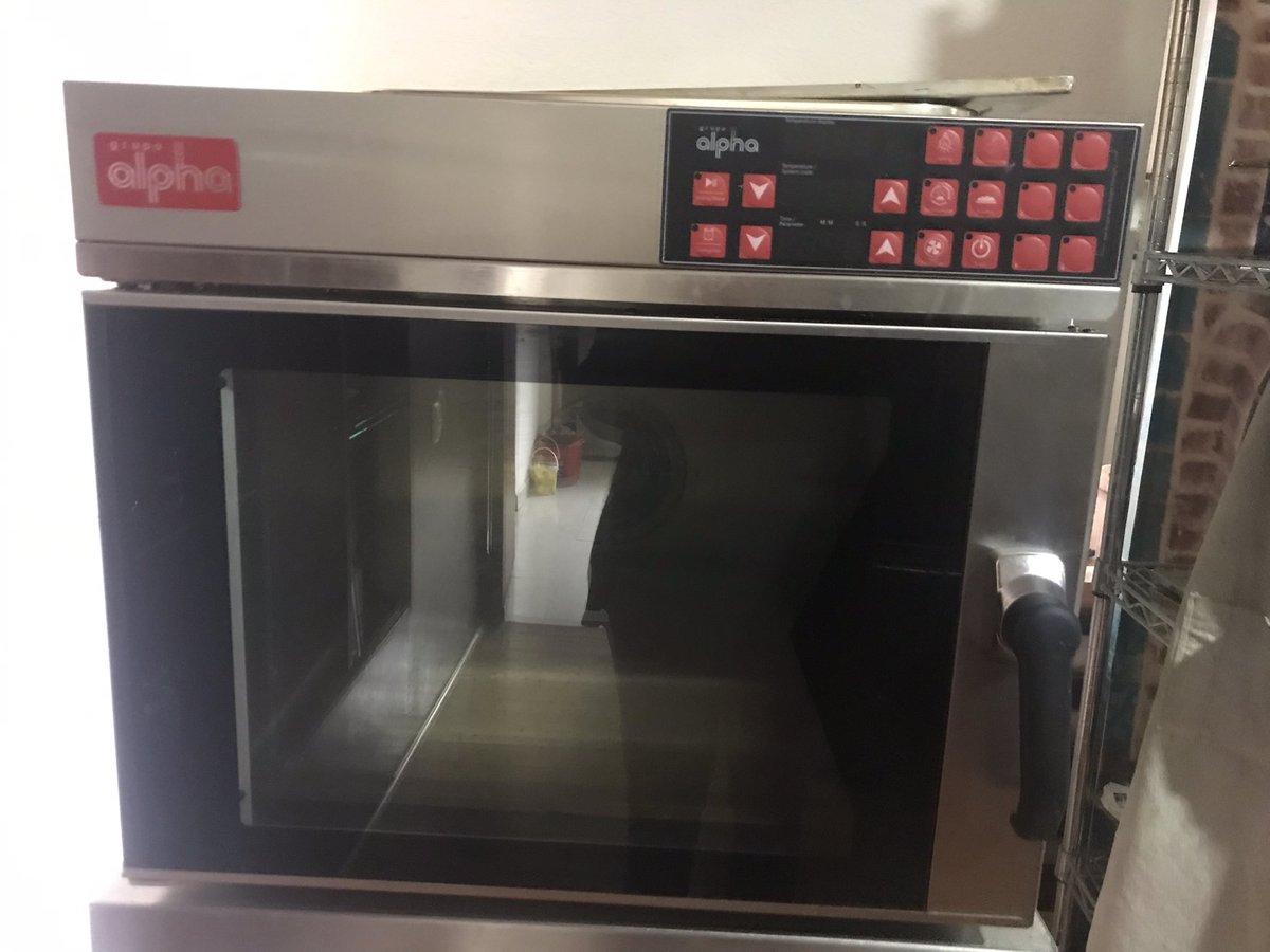 artedaga's tweet photo. Vendo equipo:
Batidora Alpha 8 litros
Horno convección eléctrico a 110 volts con 4 charolas
60 largo x 66 prof x 50 alto
Congelador 7 pies
Congelador 11 pies
Carrito harina o azúcar 
Mensaje directo https://t.co/i5GaixW0ik
