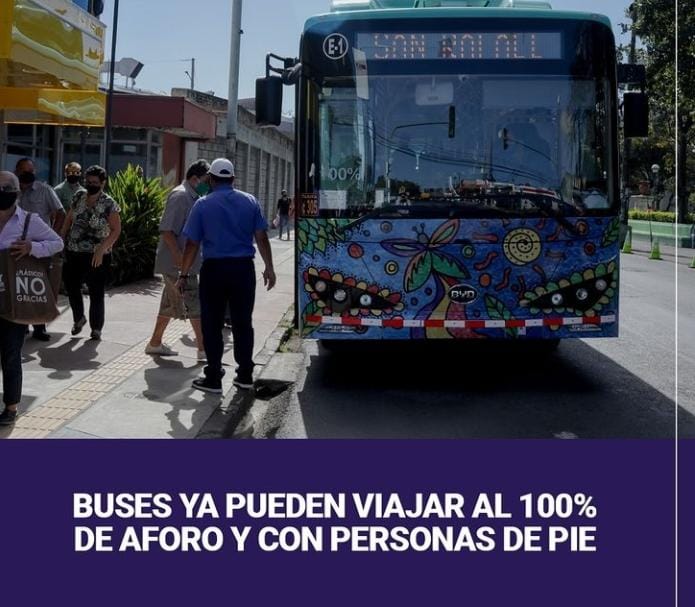 CANATRANS1949's tweet photo. Desde el 1° de enero del 2022, las unidades de ruta regular podrán llevar a usuarios de pie según su capacidad plena, siempre y cuando no llueva.

Se deben mantener las ventanas abiertas y seguir aplicando los protocolos de seguridad e higiene contra el COVID-19 siempre. https://t.co/0ih9rksjBy