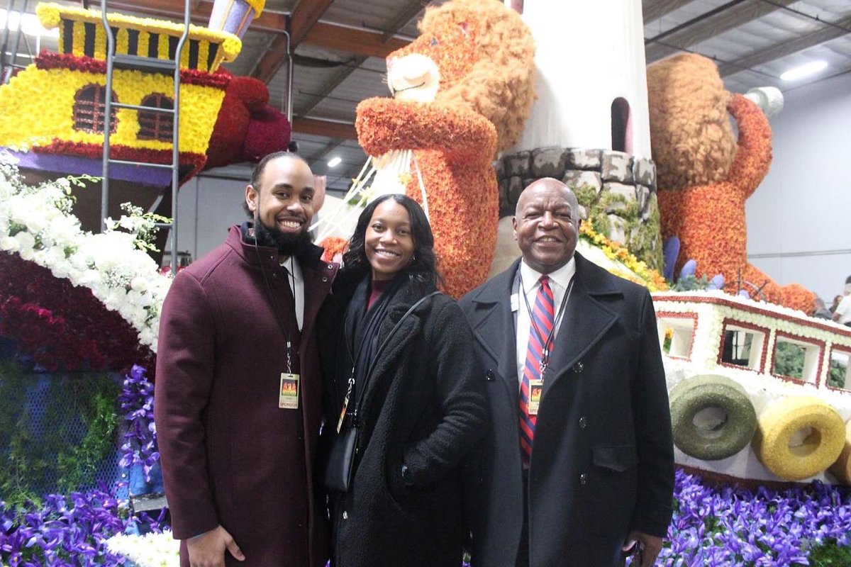 upstatelions's tweet image. #RT @lionsclubs: RT @LionsFloat: Some behind-the-scenes photos of the Lions Clubs International Float at the Rose Parade on January 1, 2022 in Pasadena California USA. #lionsfloat #lionsclub #weserve #RoseParade