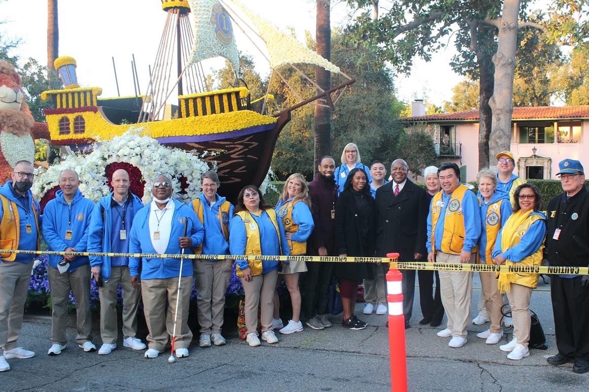 upstatelions's tweet image. #RT @lionsclubs: RT @LionsFloat: Some behind-the-scenes photos of the Lions Clubs International Float at the Rose Parade on January 1, 2022 in Pasadena California USA. #lionsfloat #lionsclub #weserve #RoseParade