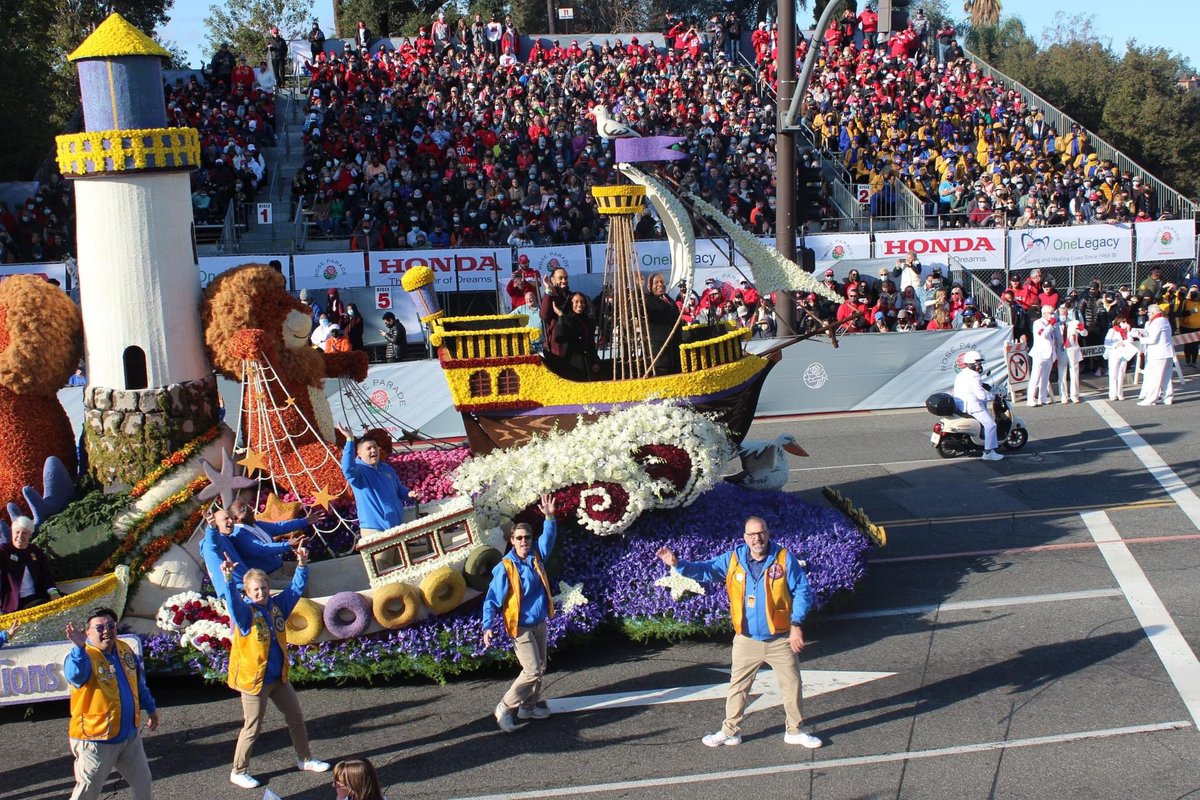 upstatelions's tweet image. #RT @lionsclubs: RT @LionsFloat: Some behind-the-scenes photos of the Lions Clubs International Float at the Rose Parade on January 1, 2022 in Pasadena California USA. #lionsfloat #lionsclub #weserve #RoseParade