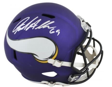 GameSpot_Sports's tweet photo. Muthead League presented by @Supercuts kicks off TONIGHT at 8pm EST at https://t.co/tLJRb3YOhh

To celebrate, we are giving away a signed @JaredAllen69 helmet!

To enter, follow, RT, and comment with who you think has the best hair in the NFL! https://t.co/EYDJpkcKT0