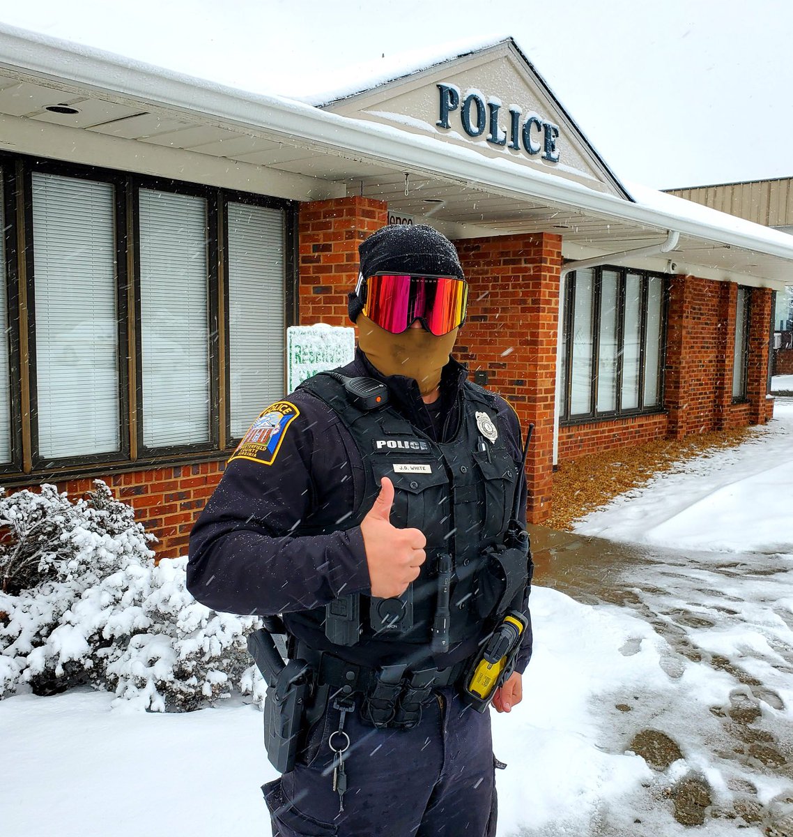 ARiesmeyer's tweet photo. Falling Creek 2nd Watch is hitting the streets! Be careful C-field, the streets are slick and it’s very windy! Stay home if you don’t have to be out! @CCPDVa @lieutenant_lamb @ColJSKatz https://t.co/yHE5jgLRWl