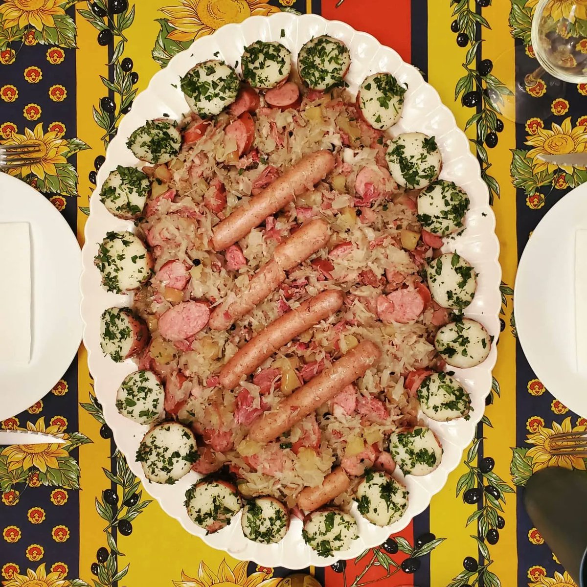 TheDeadMetaphor's tweet photo. Been cooking a lot lately, but actually took a photo of the choucroute I made last night!
#cooking  #choucroute https://t.co/igRIM7CW4E