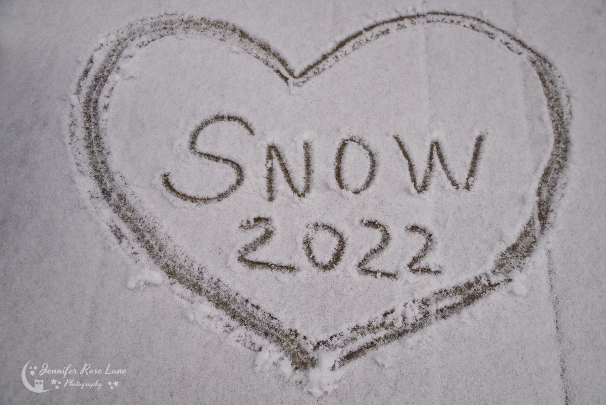 Jens_Starry_Sky's tweet photo. My porch this morning 💙Just a dusting for the first #snow of 2022, but still pretty in some spots. Hoping for a little more than this before #winter is over 🙂❄️ #FirstSnowOf2022 #DustingOfSnow #weather #WV #WVweather @StormHour @SnowHour @ThePhotoHour https://t.co/5tyov948Ca