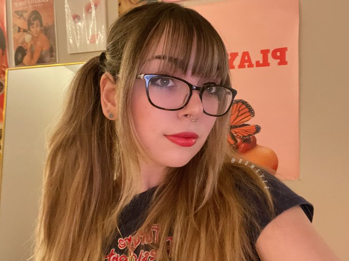 today I offer u a glasses selfie https://t.co/Of8WSY67DG