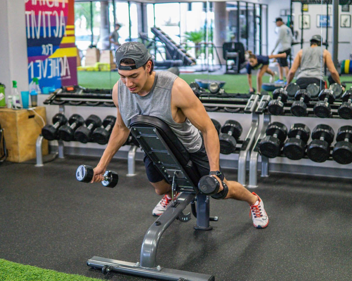 MovePerformance's tweet photo. Great having our college football players back in, always putting on the work.. @GunnerCruz @hunter_barth_ @brady_shough https://t.co/qdU5sJpkqp