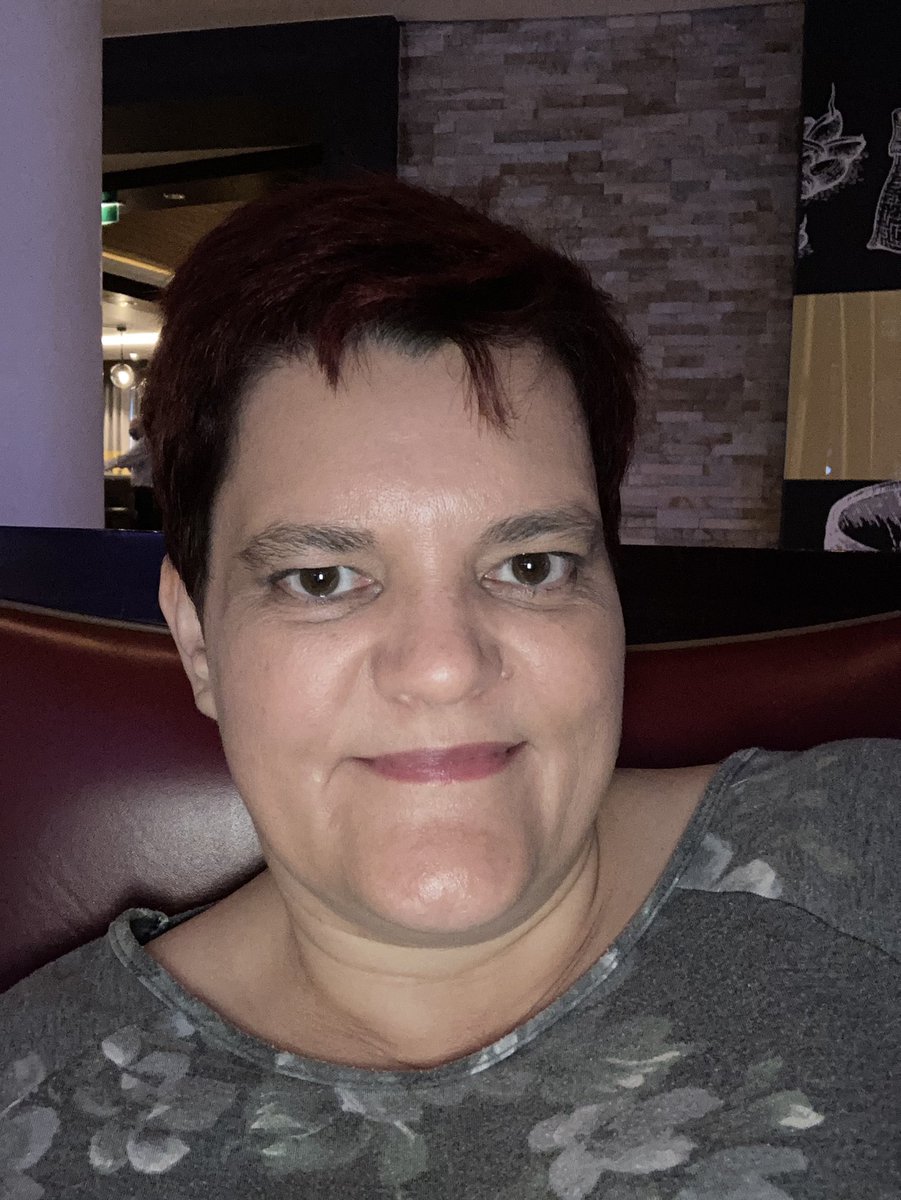 Lilli_andra's tweet photo. @weeklywheelnews @NewCreationsJen I’m Sarah (my account is named after an old WoT Dragonmount RP character). Started reading WoT when the first couple of books were out so 94/95? Came back to the fandom for the show. I’ll be 50 this year, married, no children by choice. I write romance novels for a living https://t.co/baDM8Gxisy