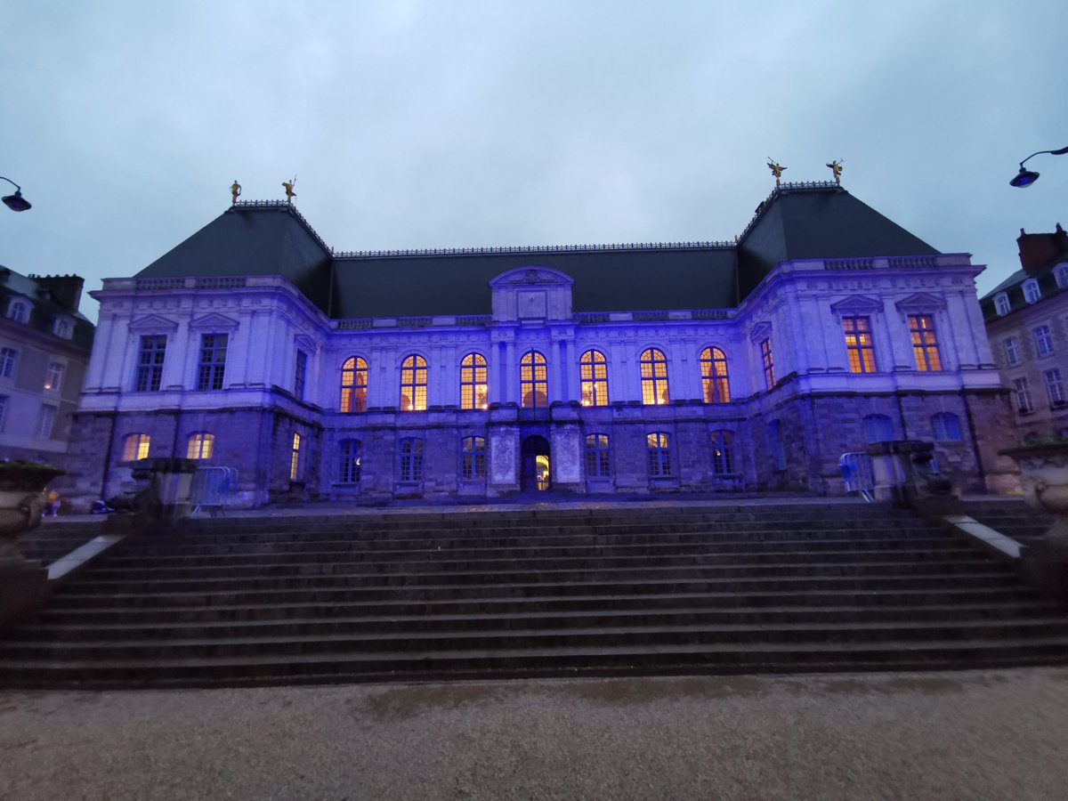 metropolerennes's tweet photo. 2022, c'est la présidence française de l'UE
#Rennes se pare de bleu et or et les Rennais font entendre leurs voix pour changer les lois européennes. 
Participez aux ateliers #ICE et proposez une initiative citoyenne européenne https://t.co/SUzdWsNQUK #PFUE2022 https://t.co/kv3khUtJjG