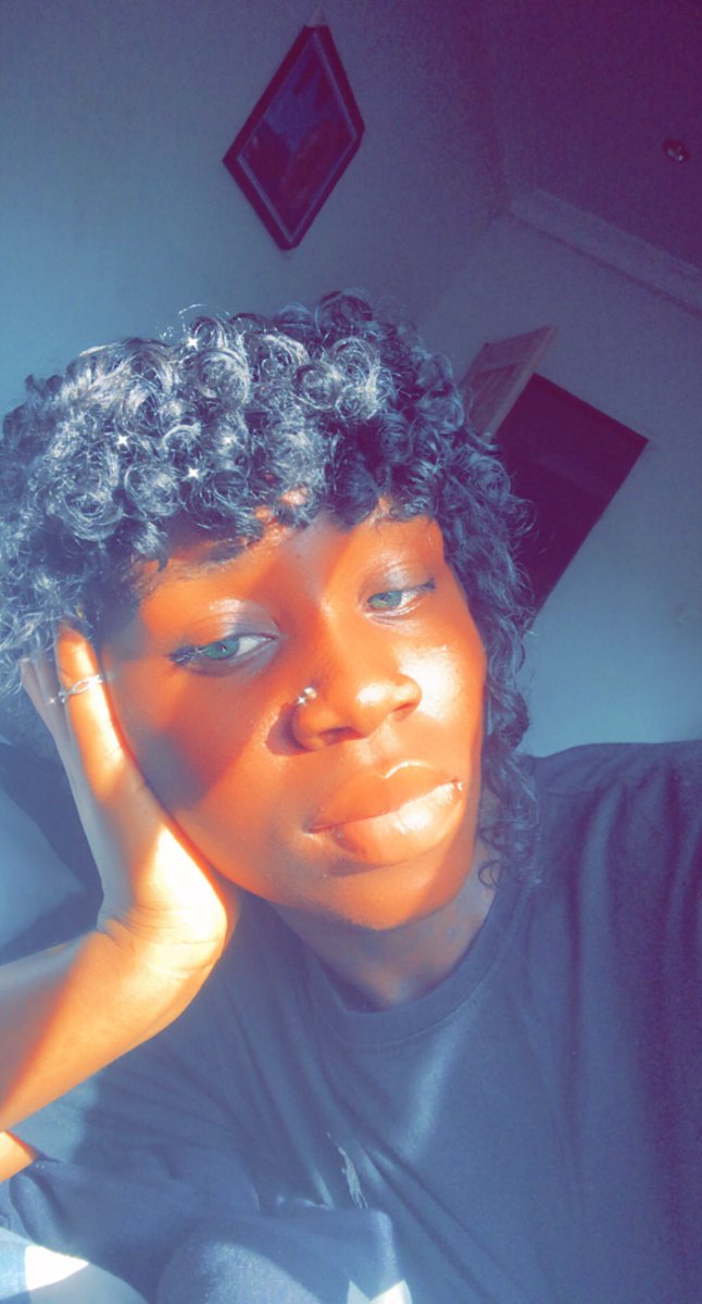 justglowriyah's tweet photo. Hey Twitter ✋ https://t.co/9xKfdOvigu