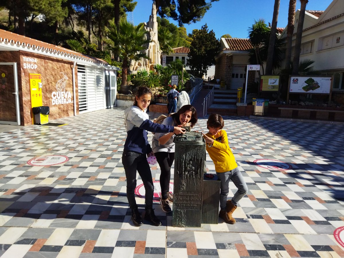 isabelmater's tweet photo. @CuevadeNerja @SelloTurismoFam @welcometonerja @vivecostadelsol @NintendoES @kurro_silva @axarquiaAPTA @MuseodeNerja @AxarquiaPlus @axarquiatv #NavidadCuevaDeNerja https://t.co/R3ioC4TBiI