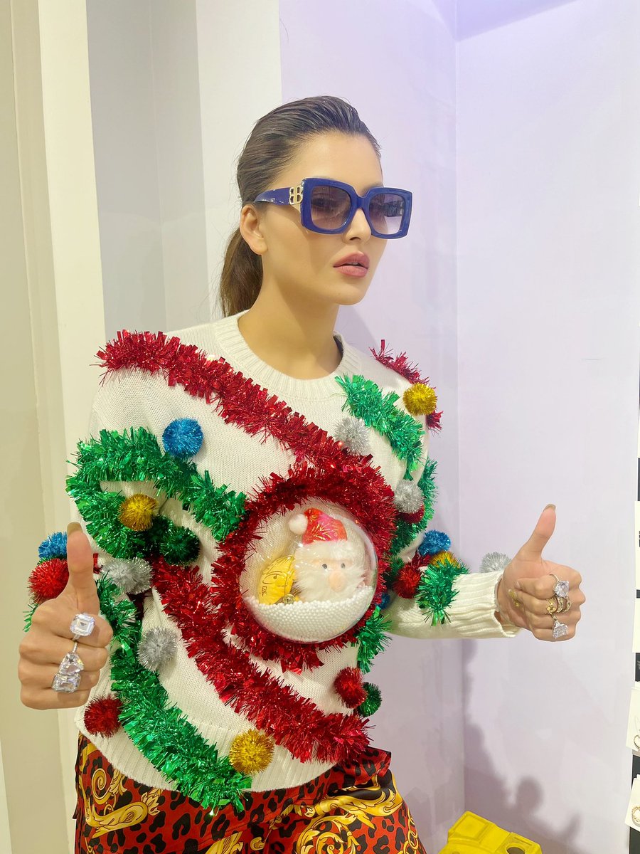 UrvashiRautela's tweet photo. We delight in the beauty of the butterfly, but rarely admit the changes it has gone through to achieve that beauty. I miss you all my babies 😢🌹
#love #UrvashiRautela https://t.co/eBCudRtm2S