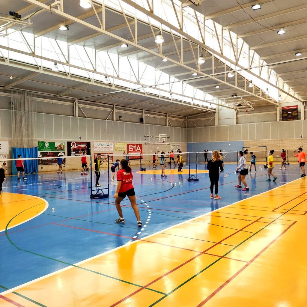 FEBAMUR's tweet photo. #Concentraciones |  ⚔️ Empezamos el nuevo año con un clínic de tecnificación. 

Con la colaboración del jugador y entrenador @xanngoo de @BadIbiza

👨🏻‍🏫🏸 Pabellón Mireia Belmonte
@DeportesMurcia

- 2⃣4⃣ jugadores

#Formacion #Players #Trainers #FebamurEsDeTodos https://t.co/rJkhSijM5r