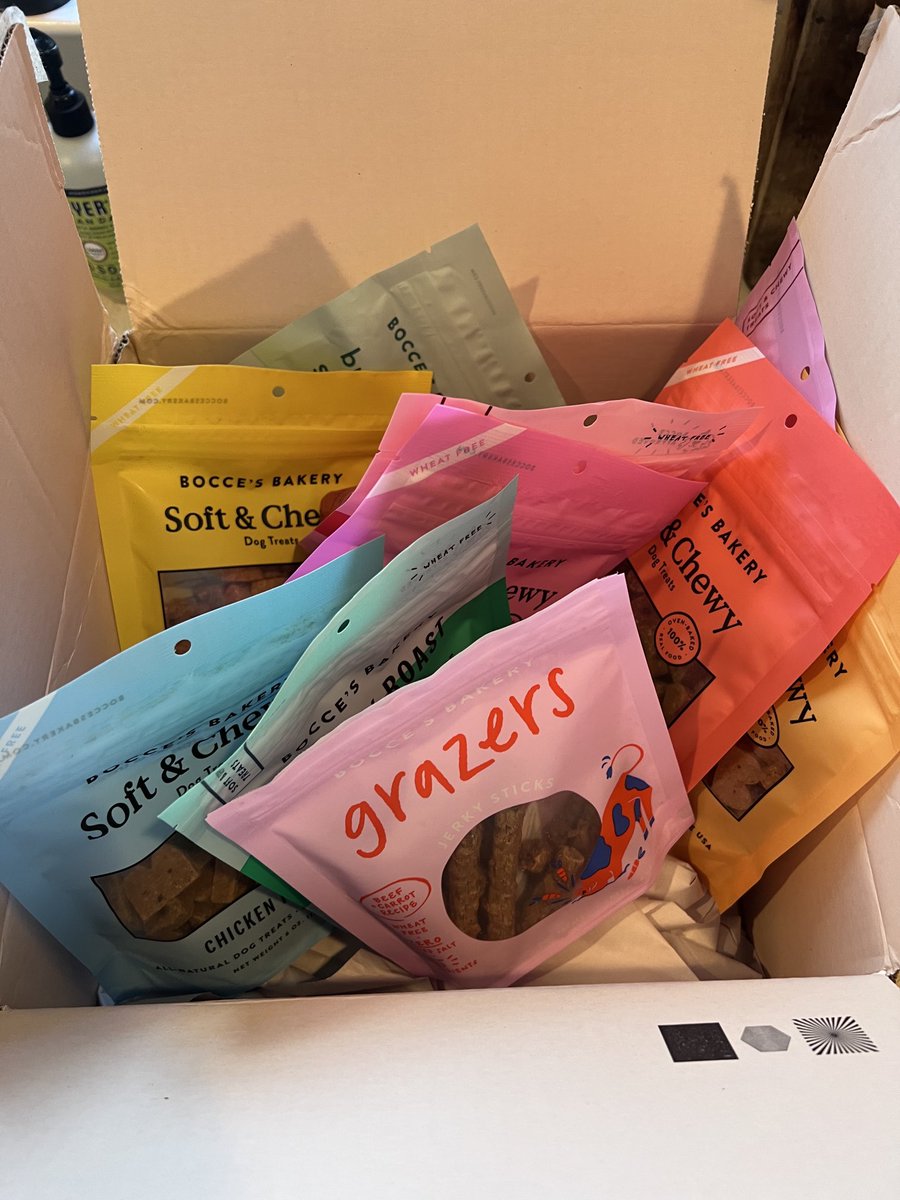 My dog’s not spoiled…
My dog’s not spoiled…
My dog’s not spoiled…

🐶 🐾 🦴

(cc ⁦<a href="/BoccesBakery/">Bocce's Bakery</a>⁩)