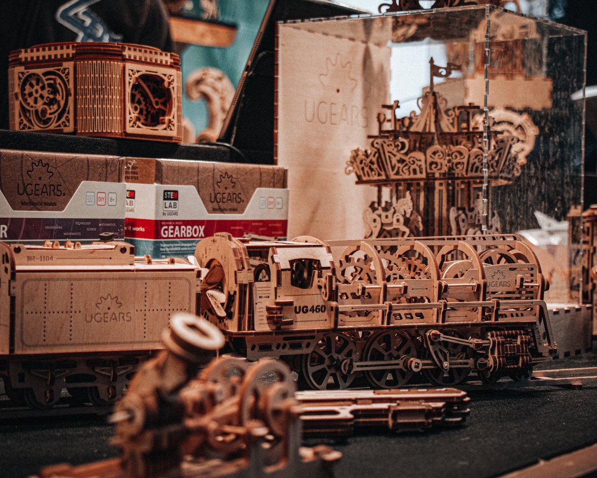 DPStudio_P's tweet photo. 𝗠𝝠𝗥𝗖𝗛𝗘́ 𝗗𝗘 𝗡𝝝𝗘̈𝗟 𝗠𝝝𝗡𝗧𝗥𝗘𝗨𝗫 🧑🏼‍🎄🎄🎅🏼 @UGEARS_models 
2021
 ——————————————————————————
#marchedenoelmontreux #montreuxnoël #montreauxchristmasmarket #montreaux #ugears #ugearsmodels #ugearsworld_general #suisse #vaud  #ugears #canonphotographers #canonswitzerland https://t.co/Kqz7Os7Afb