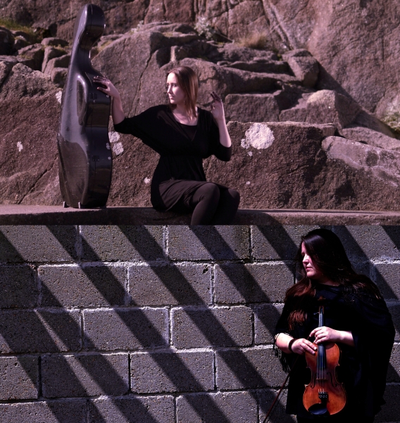 newsounds's tweet photo. This week, @laurarecorder
and @kateelliscello offer a
seasonal gift from Glasgow, Scotland; a rare, old salsa tune gets a modern remix; and Virginia guitarist #DanielBachman's surprise blues record. Plus guitar music by @avaavamendoza and @jeffparkersound: https://t.co/ccyPqdJasn https://t.co/hfSmmrVdDh