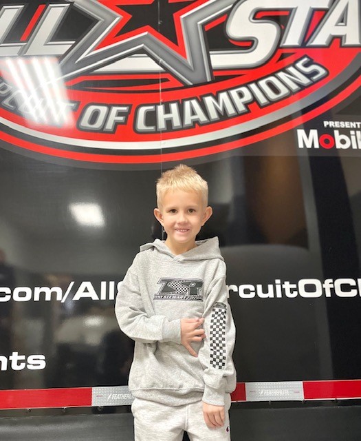 TSRStore's tweet photo. Ezra says "I love the checkered!" 🤩

NEW @TonyStewart_Rcg Checkered Toddler &amp; Youth Hoodies!

🛒Shop here - https://t.co/Cnjze9LBOr https://t.co/XSIvzxxSQv