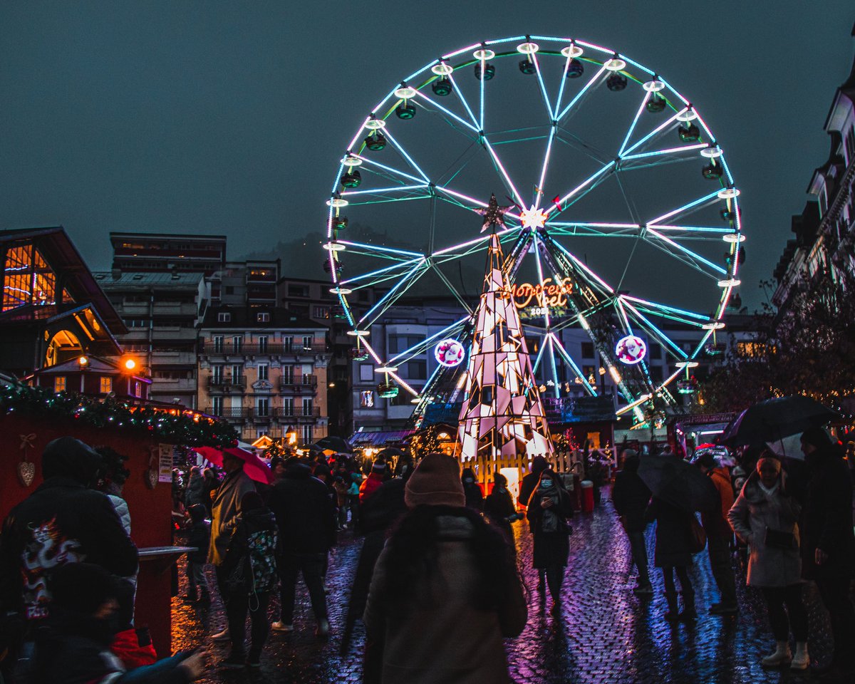DPStudio_P's tweet photo. 𝗠𝝠𝗥𝗖𝗛𝗘́ 𝗗𝗘 𝗡𝝝𝗘̈𝗟 𝗠𝝝𝗡𝗧𝗥𝗘𝗨𝗫 🧑🏼‍🎄🎄🎅🏼 @montreuxnoel 
—————————————————————————————#marchedenoelmontreux #montreuxnoël #family #montreauxchristmasmarket #montreaux #ugearsmodels #switzerland #suisse #vaud #canon #canonm50 #marchedenoelmontreux #montreaux  #suisse https://t.co/BPeRwYpZDM