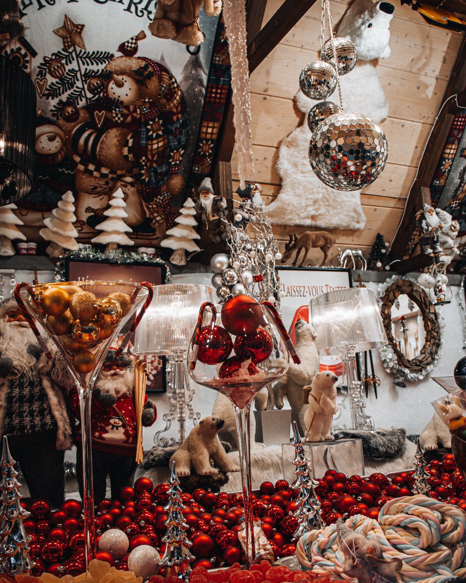 DPStudio_P's tweet photo. 𝗠𝝠𝗥𝗖𝗛𝗘́ 𝗗𝗘 𝗡𝝝𝗘̈𝗟 𝗠𝝝𝗡𝗧𝗥𝗘𝗨𝗫 🧑🏼‍🎄🎄🎅🏼 @montreuxnoel 
—————————————————————————————#marchedenoelmontreux #montreuxnoël #family #montreauxchristmasmarket #montreaux #ugearsmodels #switzerland #suisse #vaud #canon #canonm50 #marchedenoelmontreux #montreaux  #suisse https://t.co/BPeRwYpZDM