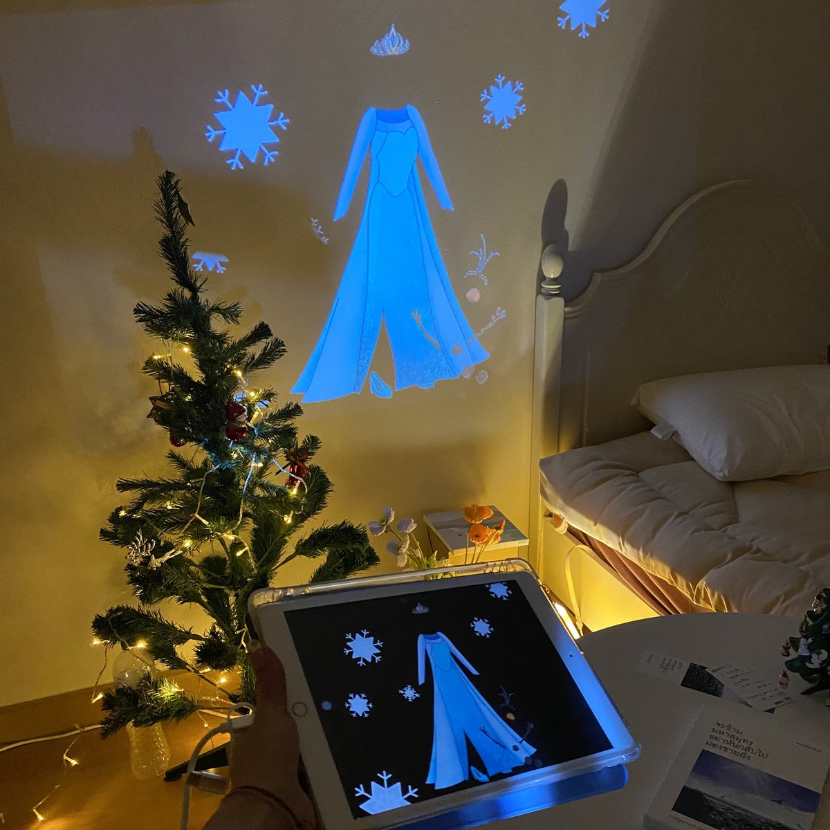 miniproject17's tweet photo. @InvsbleFriends ❄️ 🏰 Here comes the invisible Winter Queen Elsa
Did u guys spotted Olaf thoo!?👀⛄️🎄✨
@MotionMarkus @RNDMCHARACTERS @InvsbleFriends https://t.co/BcvuHybTgw