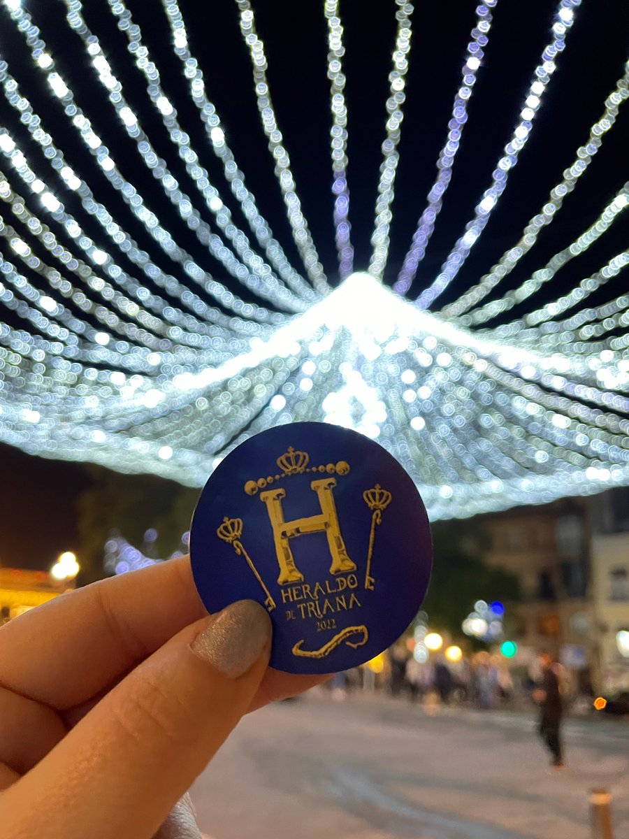 MariaBocardo's tweet photo. La ilusión llega a Triana un año más♥️ @AgrupacionVR https://t.co/cP3YJJsqiK