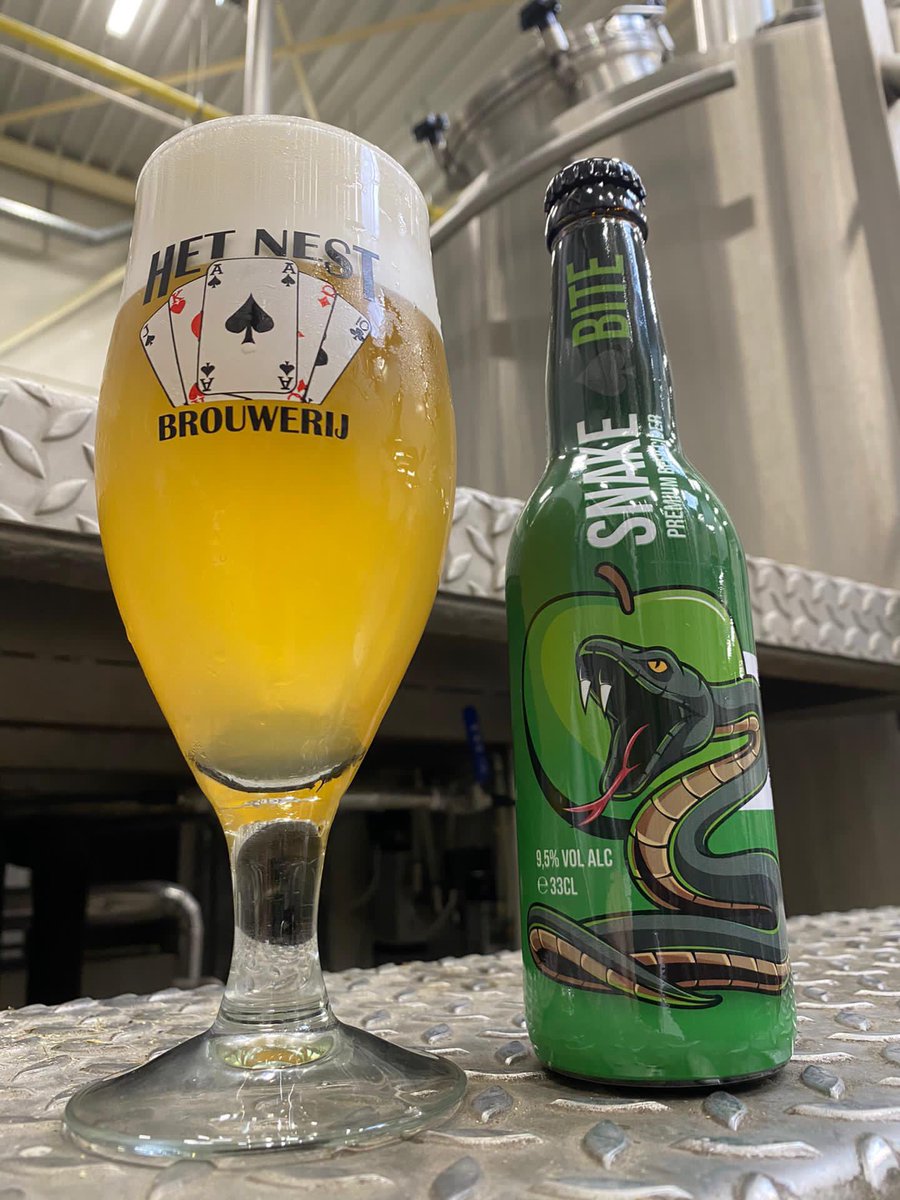 RicohetAnker's tweet photo. Wat gaat SnakeBite doen?
Hij smaakt in ieder geval heerlijk!
En binnenkort weer beschikbaar…..
#rtl7darts #brouwerijhetnest #schuppenboer https://t.co/gqwfiCtx8A