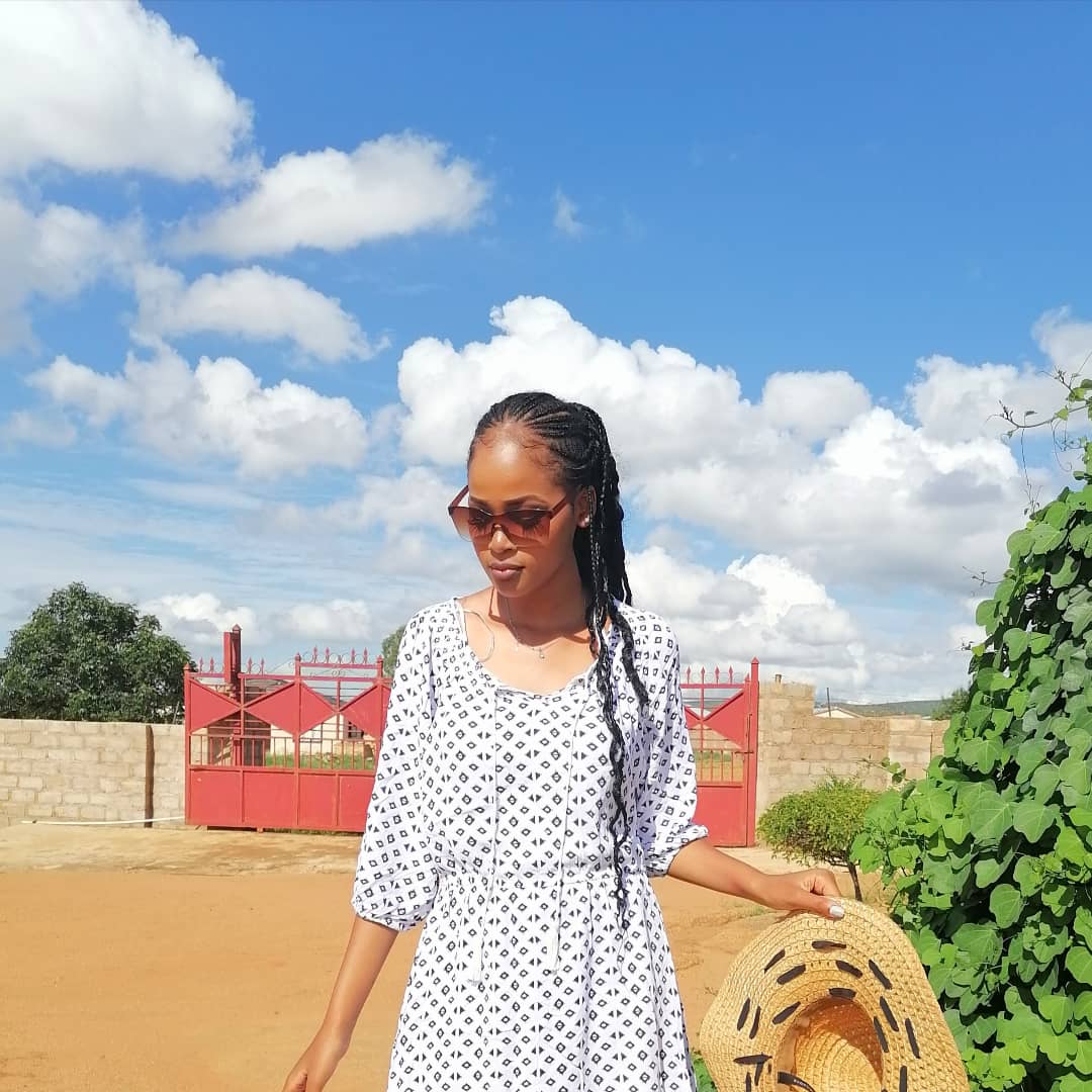 Blackdaisy_sa's tweet photo. Happy new year 🤍💐

#NewYear2022
#Lasizwe
#SummerVibes https://t.co/VlWHeiuaub