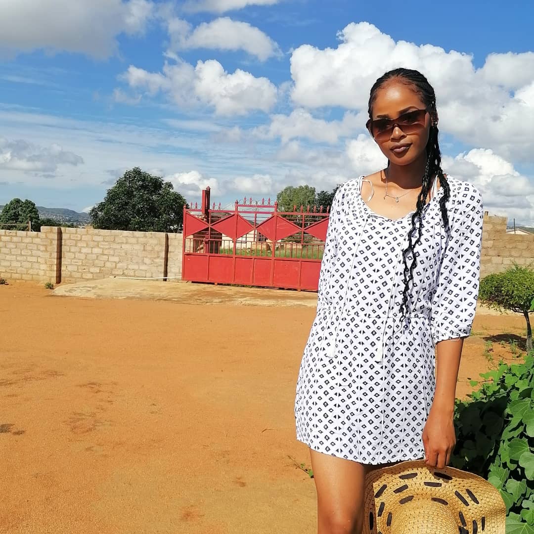 Blackdaisy_sa's tweet photo. Happy new year 🤍💐

#NewYear2022
#Lasizwe
#SummerVibes https://t.co/VlWHeiuaub