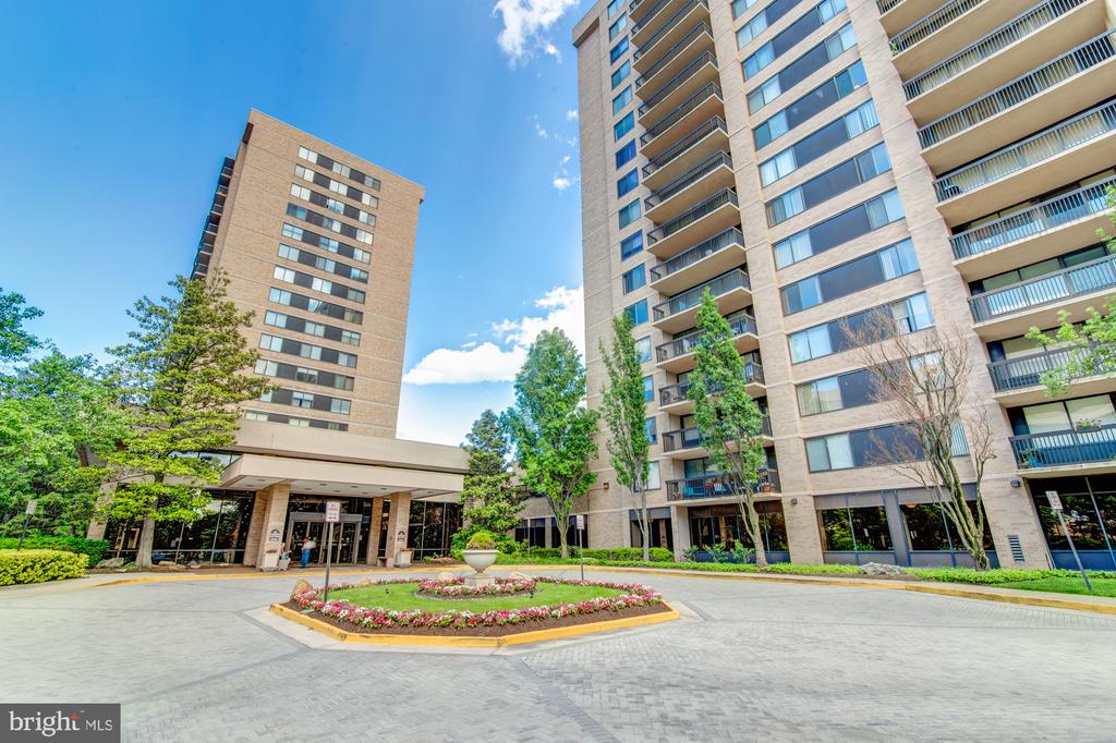 MBritvec's tweet photo. It's deals like this that hardly ever stay on the market! #beautifulhome #homesweethome  https://t.co/oD98iosa6I  [For sale] https://t.co/9smwmeCvjg