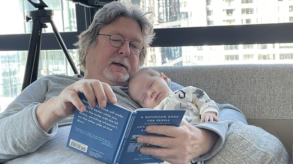 chrislboe's tweet photo. @JosephPera Grandpa reads a nice book to his grandson. #bathroombook #joepera #joebennet https://t.co/efajCdlrGy