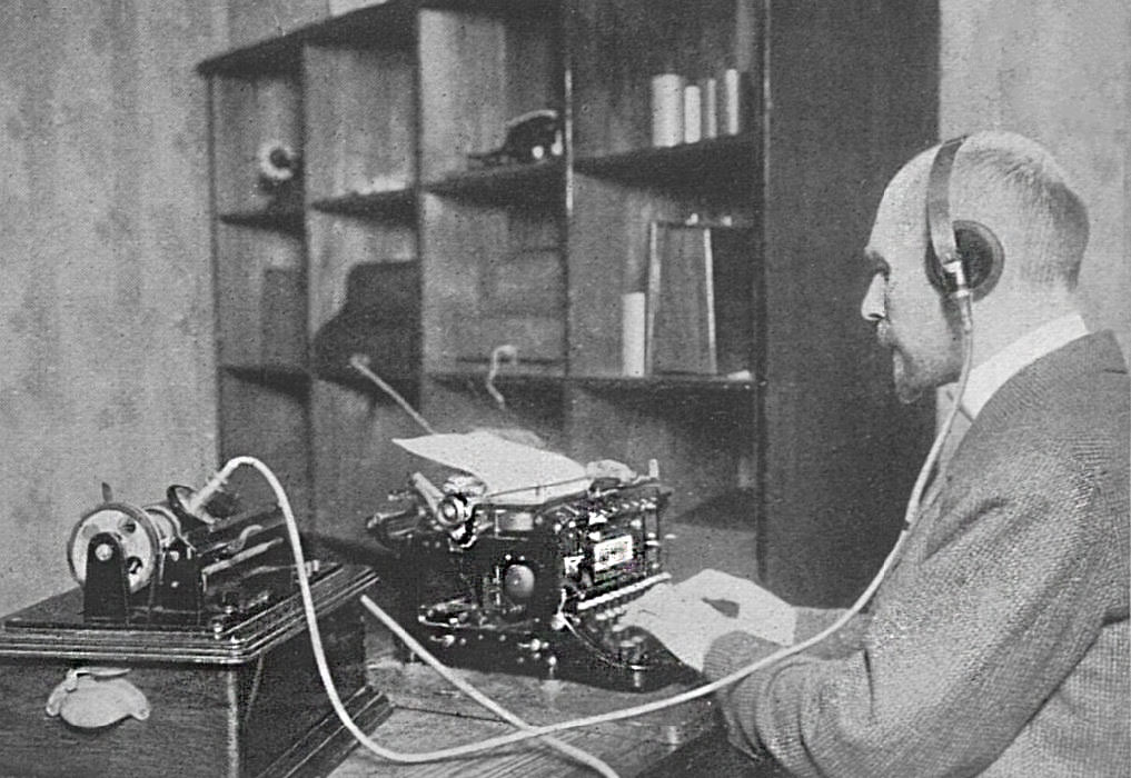 BNArchive's tweet photo. The Sphere, 14 April 1923, reports on how blinded former soldiers could now be employed as office typists, typing their letters from a Dictaphone https://t.co/fskkuoMWwL #OccupationHistory https://t.co/PLeTIP4RAP