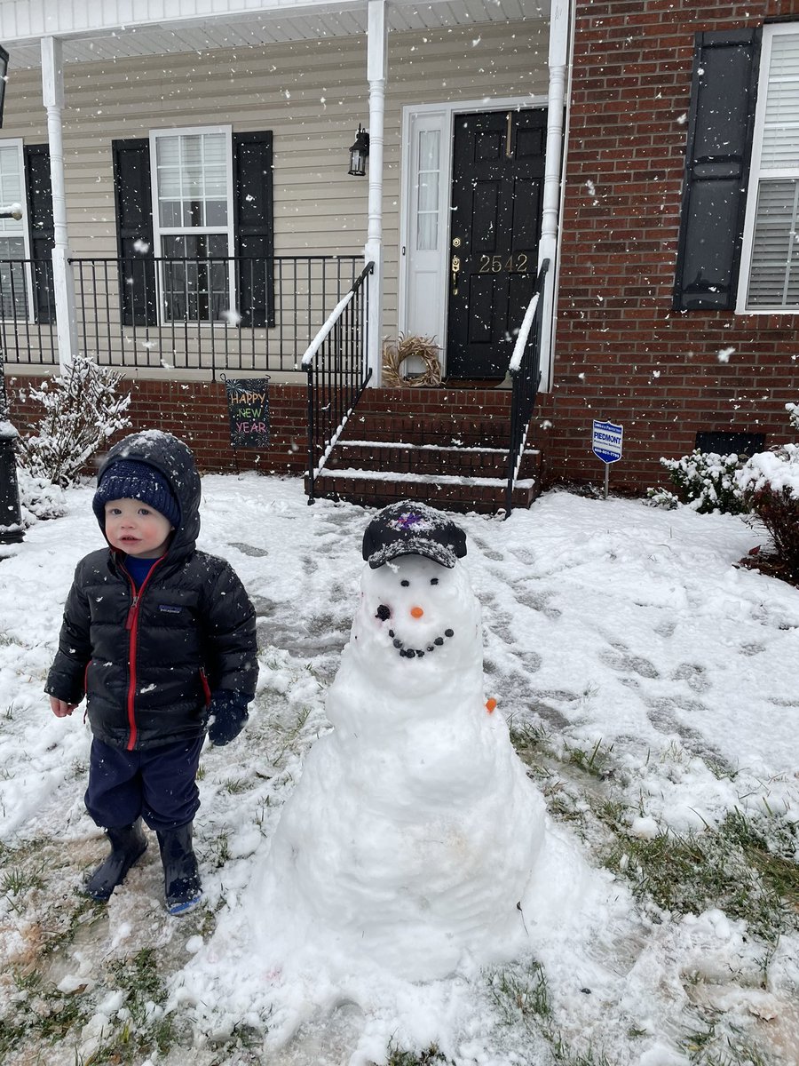 WSDashBaseball's tweet image. This is Miller and his first snowman (peep the Dash hat) 😍