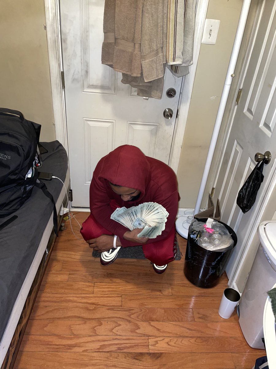RealNoochStraws's tweet photo. New Year new money 🦧 #G4E #RipDaBlock #FreeDaBlock https://t.co/bQMnA14OL9
