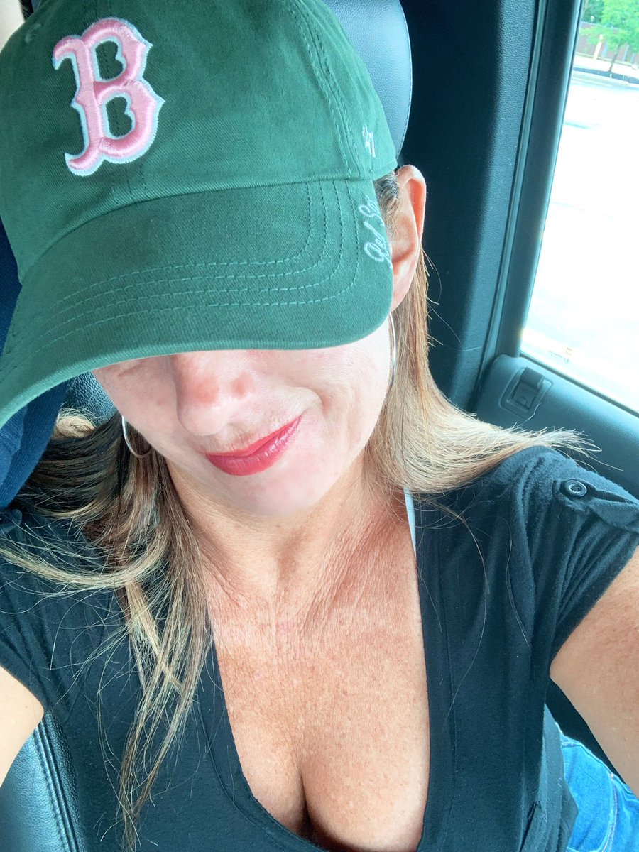 joalexandria69's tweet photo. Monday morning, let’s do this! #momwithtattoos #redsoxfanforever #LifeIsShort #lifeisgood #havefun https://t.co/VbPx0bXY7n