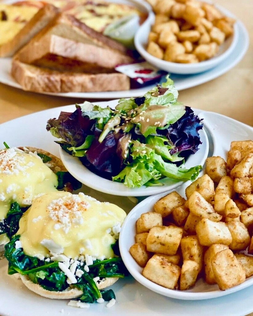 Perfect yolks for a perfect brunch!

Pictured - Eggs Florentine!
Poached Eggs on Sautéed Spinach and Feta over
English Muffins, all topped with Hollandaise.
Served with Home Fries and Salad Greens.

See more at sunnymorning.ca/menu

#SunnyMorning #JustEatRealFood #SunnyBreak…