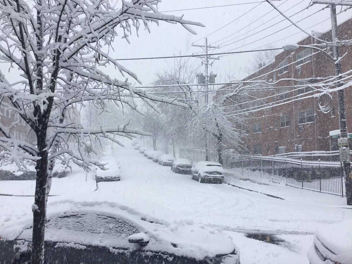 thrivecommser's tweet photo. Snow day SE DC #Fox5SnowDay https://t.co/H72A4WiDgA